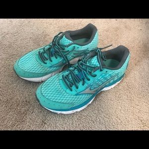 Mizuno women’s running shoes